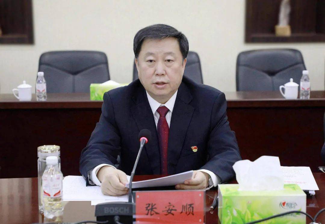 67新一届市委常委会召开第一次会议:带好头作表率 奋力推进哈尔滨