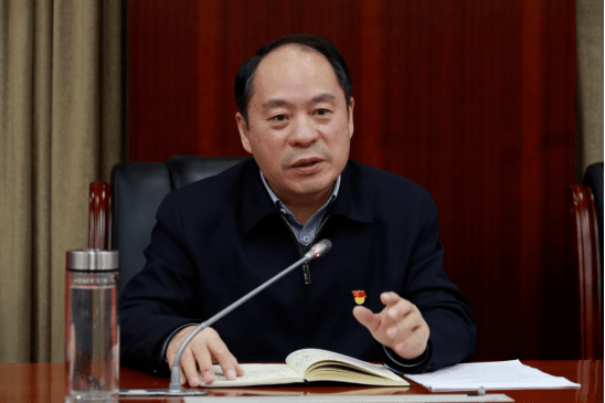 杨贵平参加所在党支部组织生活会