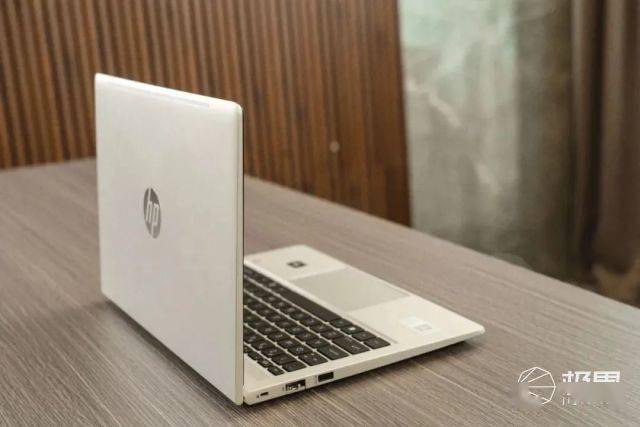 笔记本中的效率超人？移形换影挑战「两天一夜」，这台新本“有点东西”