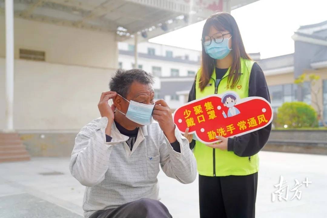 请罩顾好自己厚街开展公共场所佩戴口罩文明劝导志愿活动
