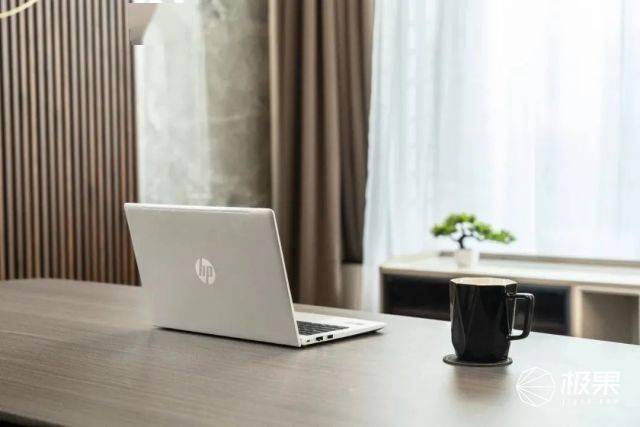 笔记本中的效率超人？移形换影挑战「两天一夜」，这台新本“有点东西”