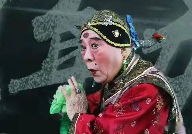 晋剧《拾玉镯》中由姬荣生老师反串的刘媒婆,刁钻古怪,尽显媒婆儿的