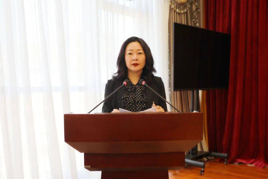 随后,来自国家税务总局白山市税务局,浑江区通江社区以及施慧达药业