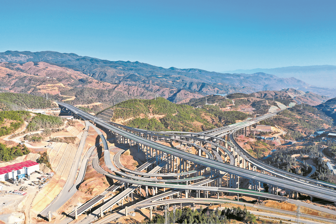 刘欣冉 摄近日,全省在建最大高速公路枢纽立交——宾南高速公路浑水海