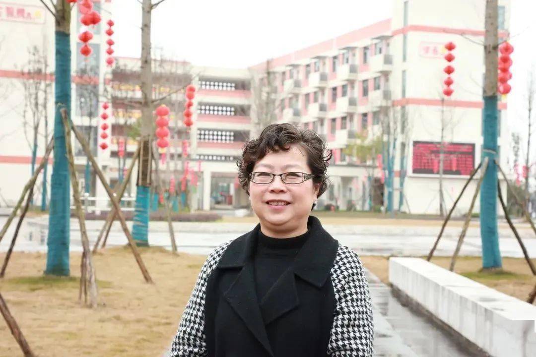 两会声音全国人大代表王晓梅最美女教师关注双减政策