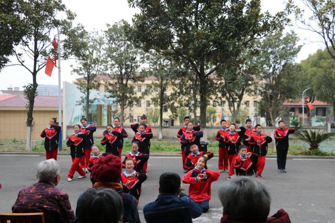 开展了学雷锋活动_学校开展学雷锋活动_学校开展学雷锋系列活动