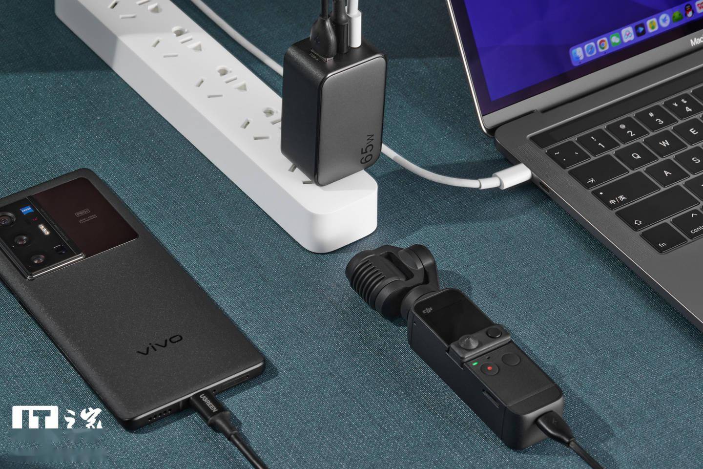 【IT之家开箱】绿联“小口红”氮化镓 65W 快速充电器图赏：小巧