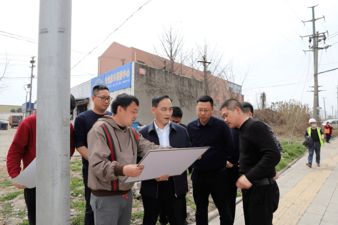 黄勇调研老旧小区改造工作_沙市区_群众_建设