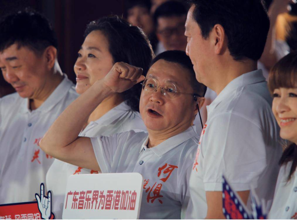 大湾区音乐人齐唱援港抗疫歌曲《何惧难关》_张明敏_内地_广东省