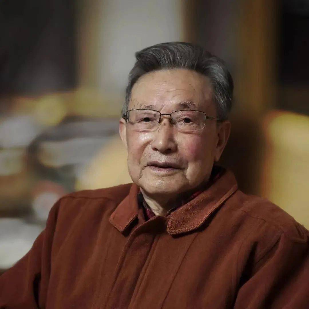 陈美林先生,1932年出生,今年90岁了.