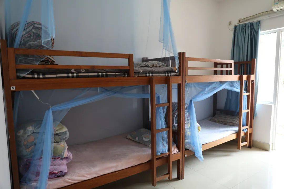 江苏省梁丰高级中学已经为学生做好宿舍清洁.