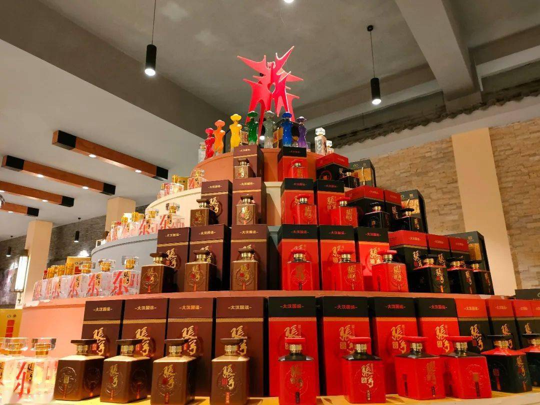 据了解,张弓酒厂现有"大汉国运"系列",超值"系列,"度"系列,陈酿系列等