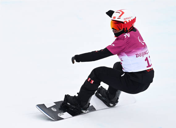 中国|包揽“金容融”！中国选手残奥单板滑雪男子障碍追逐UL级传捷报