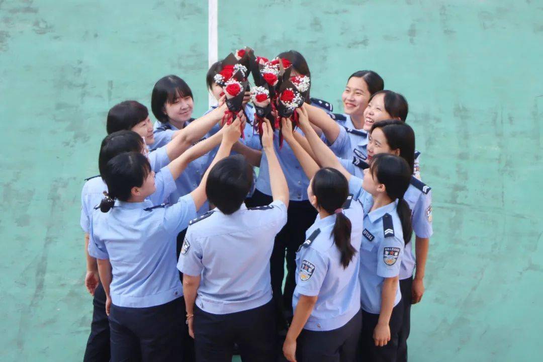 三八节特辑女警们以最美的姿势庆祝三八国际妇女节