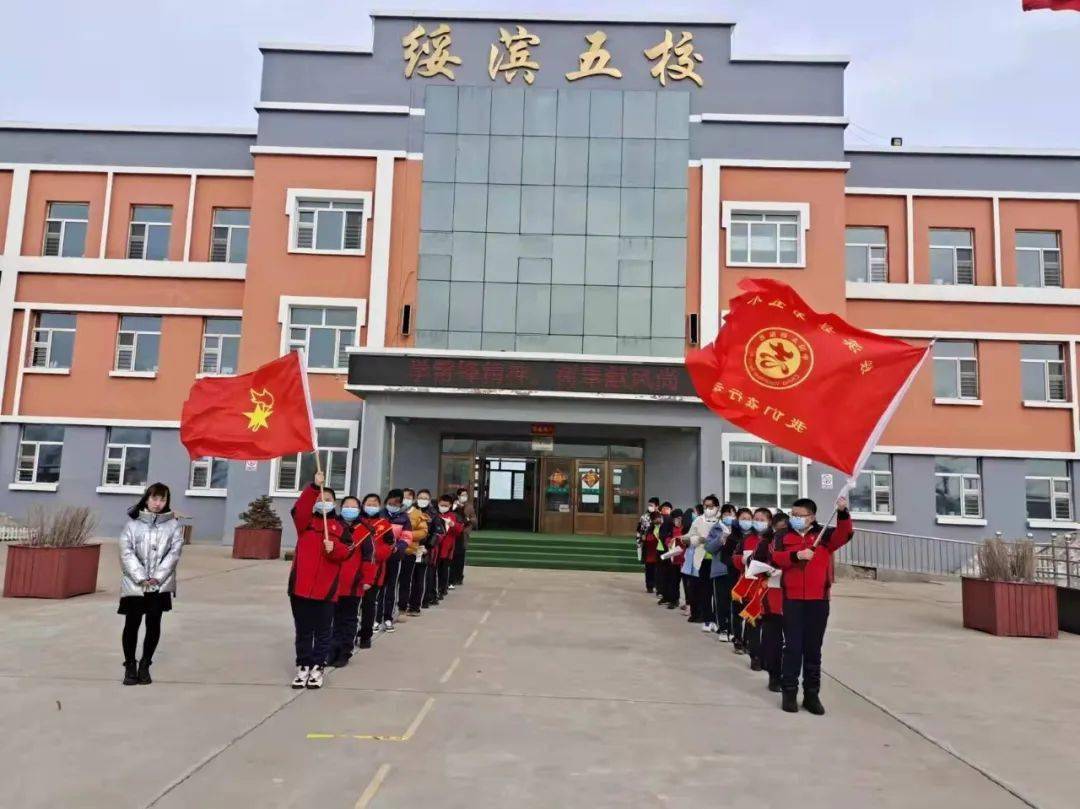 建团一百年青春学雷锋团绥滨县委开展三五学雷锋志愿活动