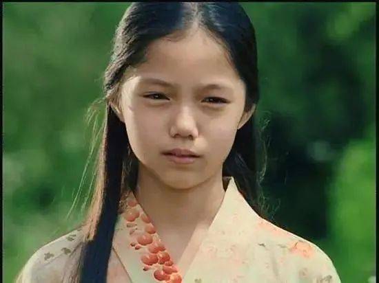 电影《那年夏天》的宫崎葵在正式以女演员身份出道14岁时,并完整地把