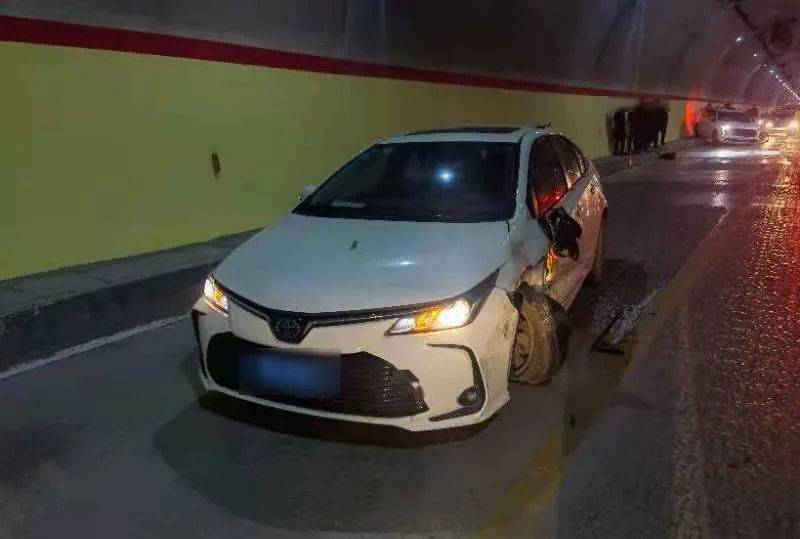 惊险3秒视频曝光万州走马隧道车辆相撞事故