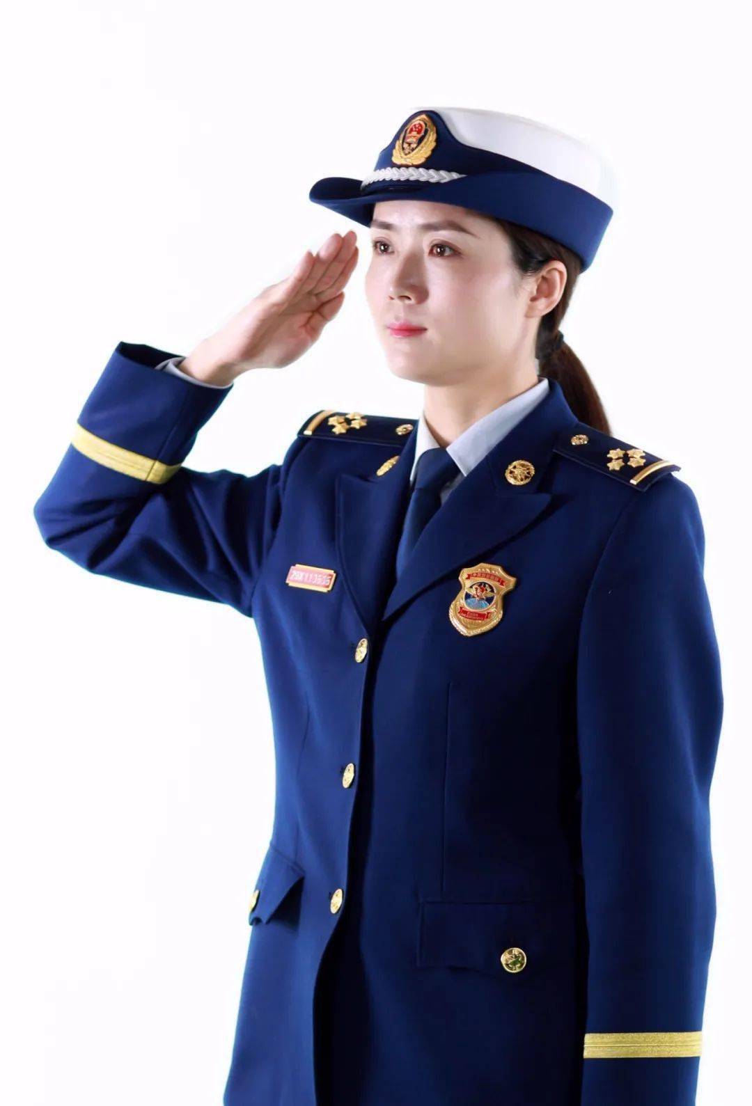 笔耕不辍 妙手书写华章有人披星戴月 坚守消防一线她们巾帼英雄多壮志