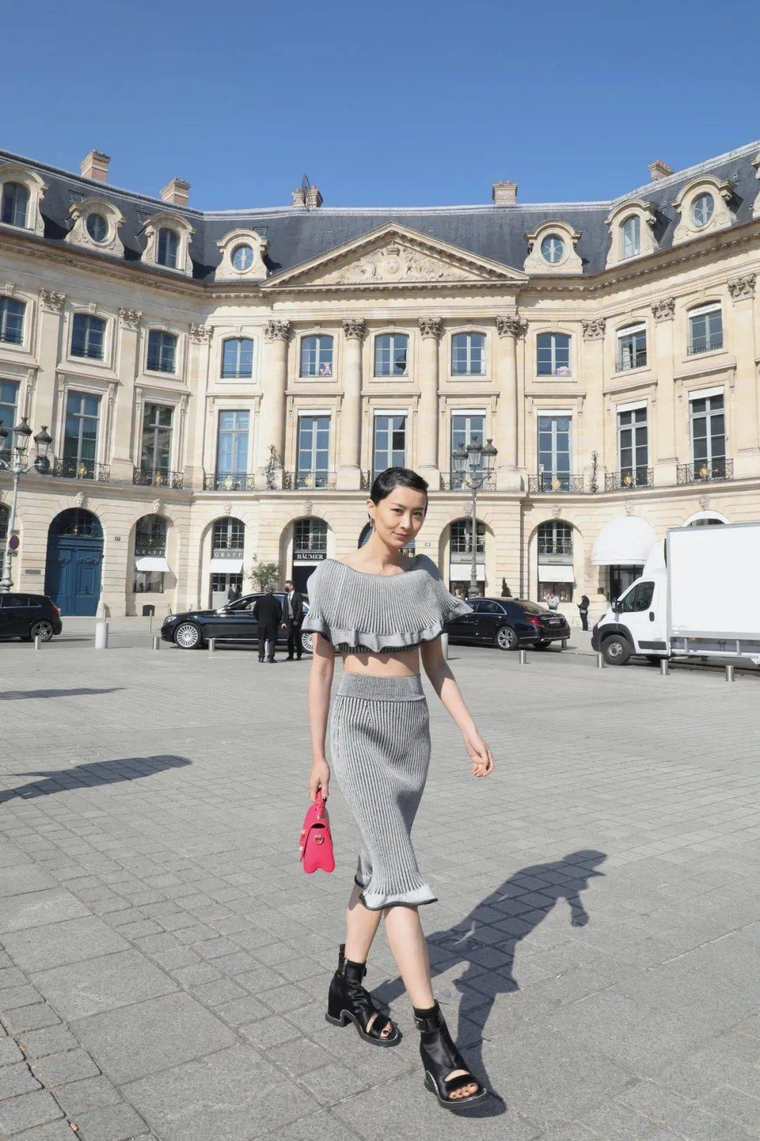 变时尚女神陈法拉复工出席巴黎时装展产后小蛮腰眼前一亮