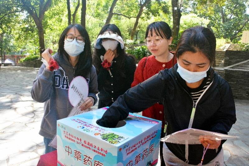 形式|罗浮山景区举行“三八”国际妇女节112周年定向活动