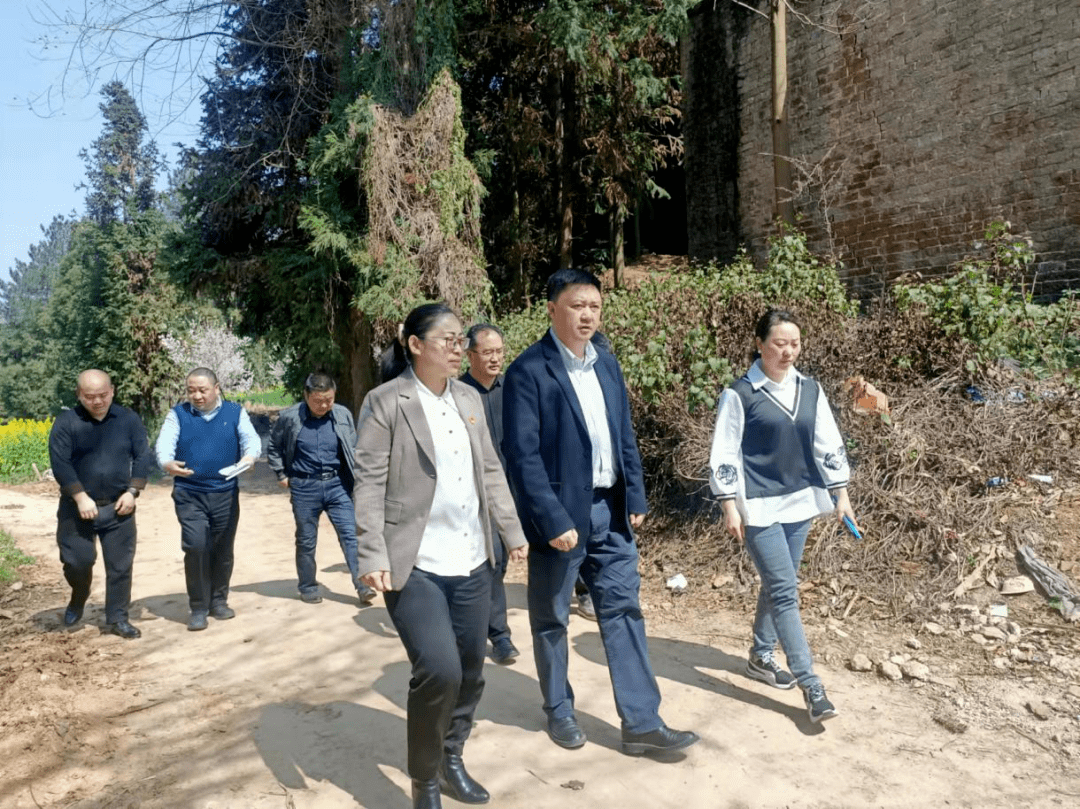 3月7日,镇宁自治县委常委,县人民政府副县长王星明一行到募役镇实地