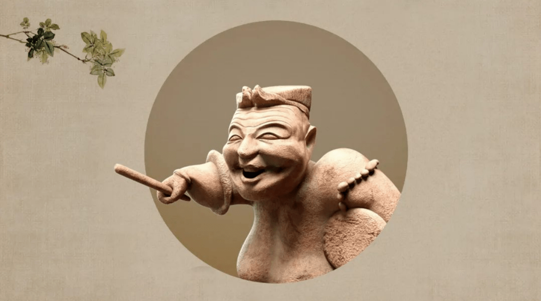 击鼓说唱俑02这尊唐三彩女俑,梳双垂髻,着圆领宽袖糯裙,脸颊饱满,端庄