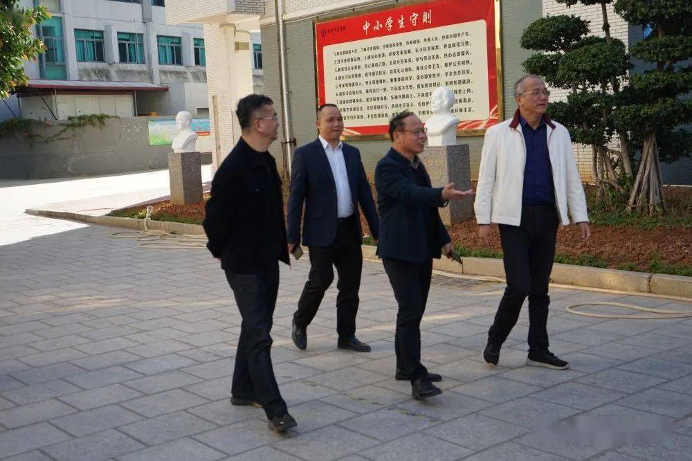 交流促成长互鉴共提升南安市鹏峰中学领导莅临我校交流指导
