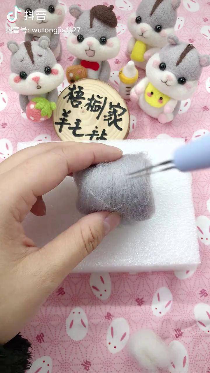 羊毛毡手工 仓鼠 是带着可爱蝴蝶结的仓鼠妹妹喔可爱_带着_仓鼠_蝴蝶