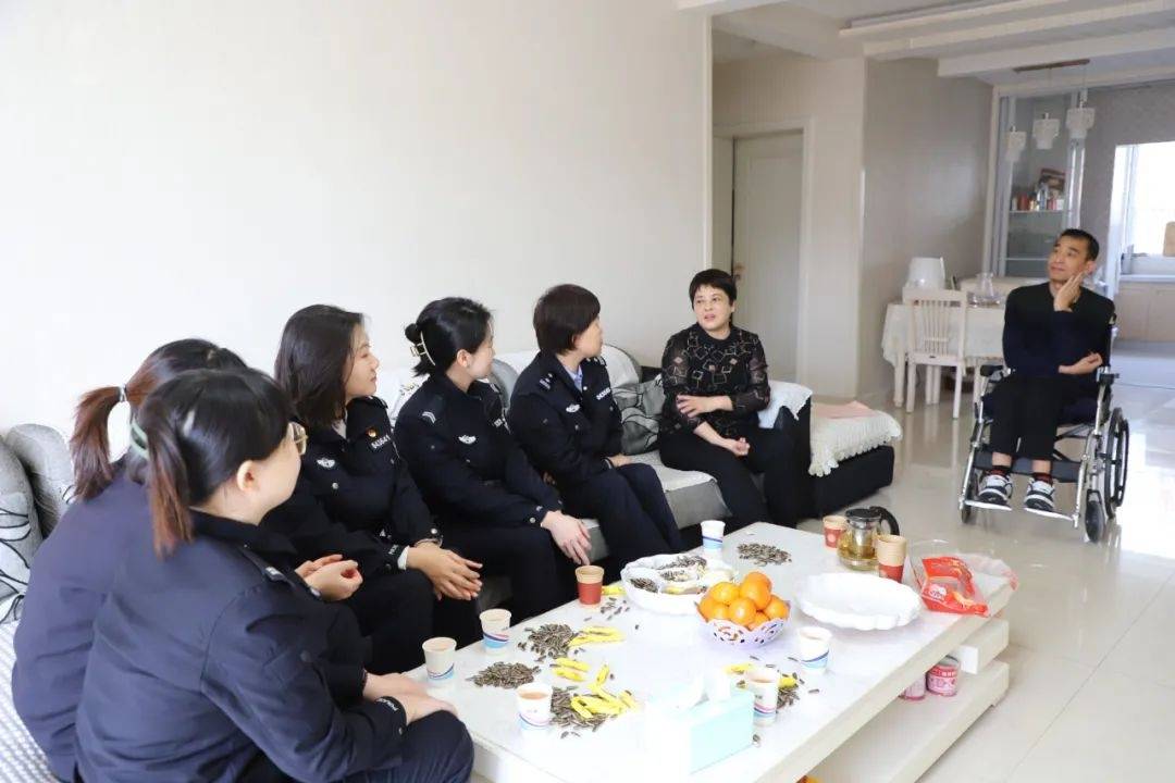 致敬了不起的她雄县公安局祝全体女民警辅警节日快乐