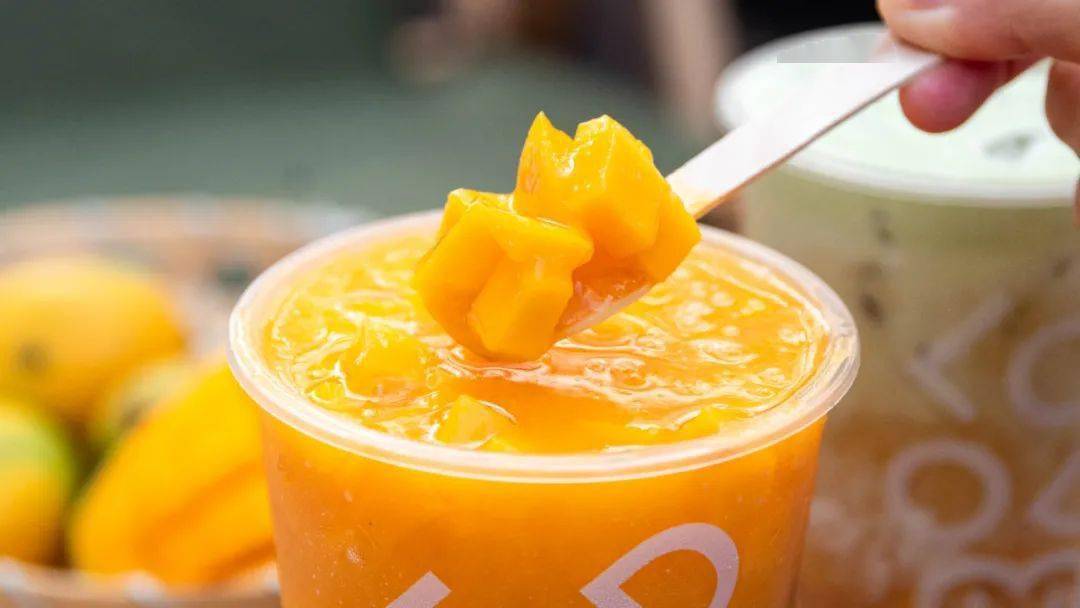 芒芒百香冰冰茶,一层百香果肉,一层芒果冰沙,再一层芒果果粒,每一口都