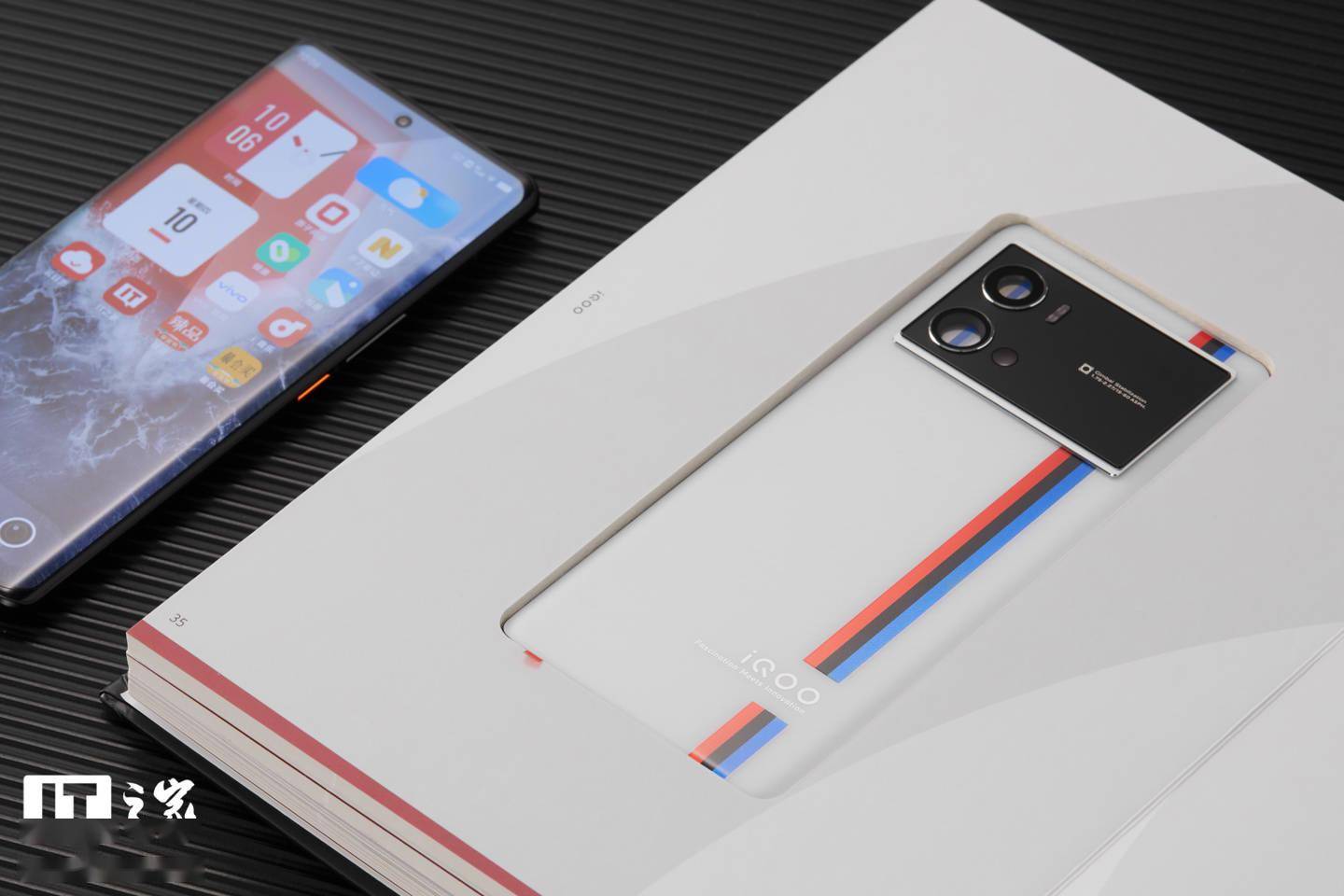 【IT之家开箱】iQOO 9/Pro 图赏：删繁就简，竞速美学