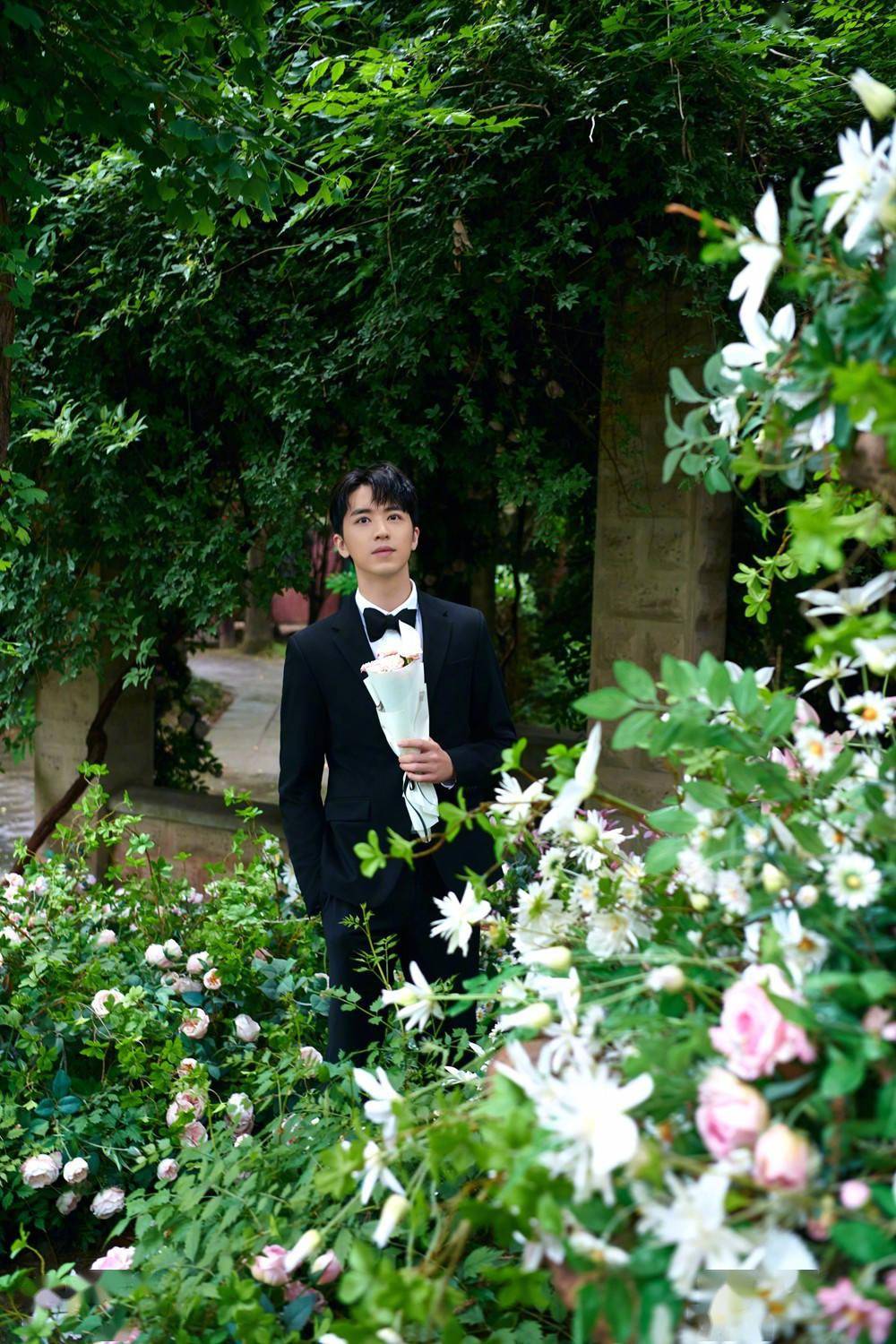 许魏洲突曝婚讯 与圈外女友晒结婚证_周雨彤_女方_一生一世