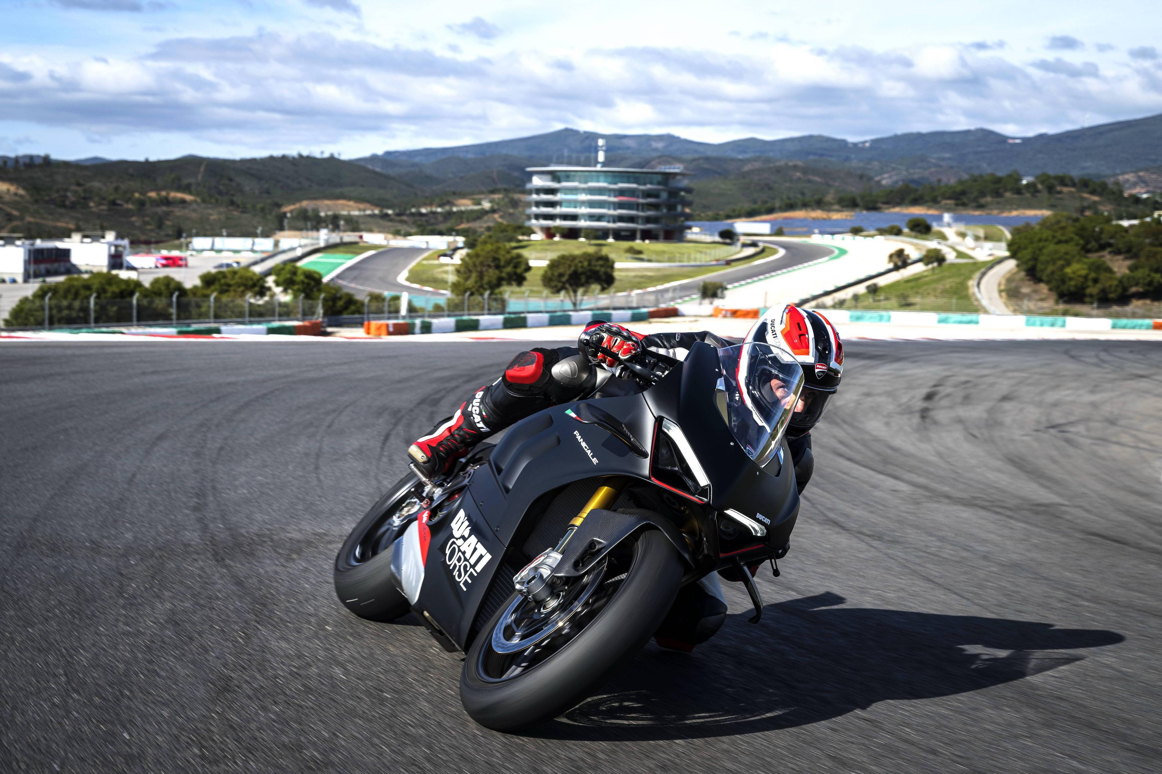 杜卡迪2022panigalev4sp2赛道特写