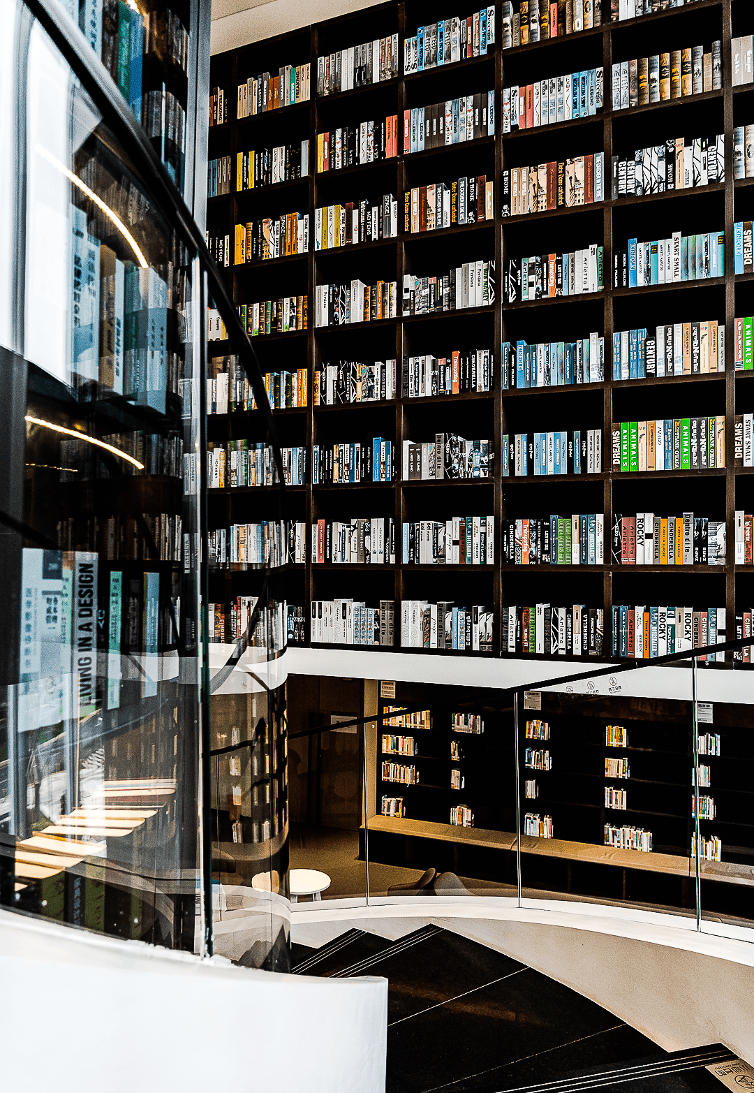 颜值高已经说累了深圳这家图书馆可藏书100万册