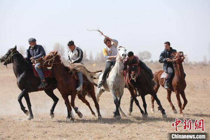 勇气|新疆喀什农牧民刁羊比赛角逐场面激烈