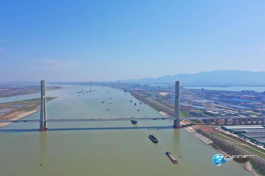 鳊鱼洲长江大桥是安九(安庆-九江)铁路关键控制性工程,南侧位于九江市