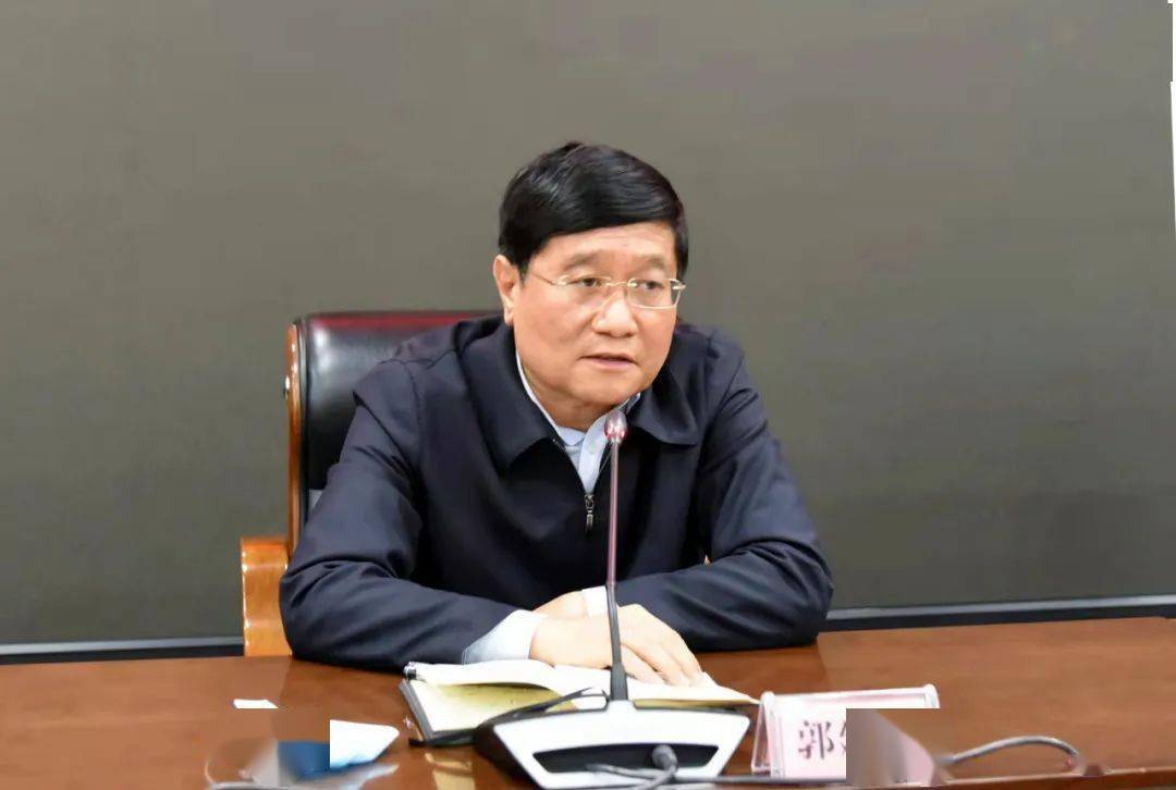 3月12日,县委书记郭建雄再次主持召开全县疫情防控专题会议,针对目前