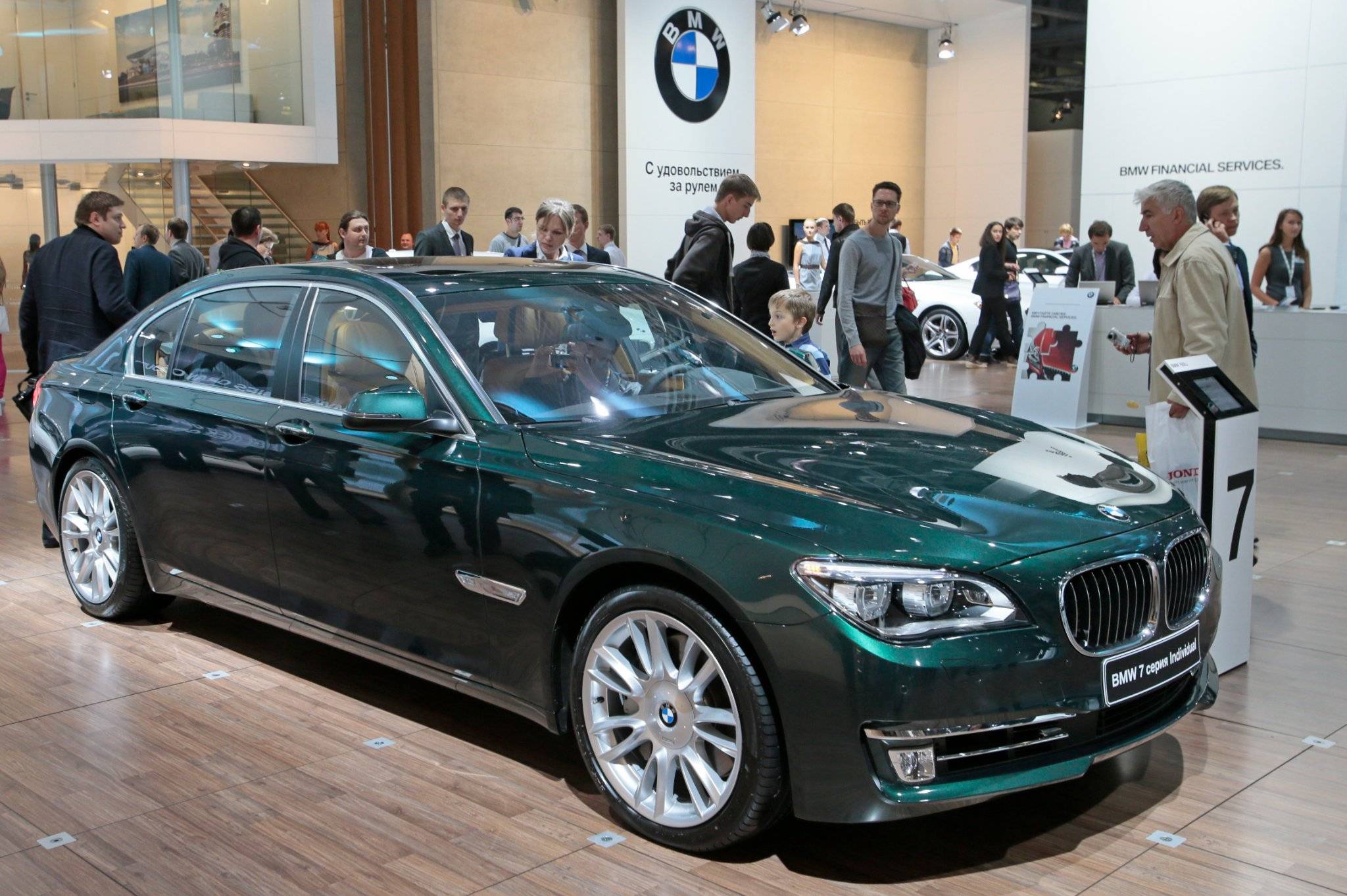 豪车受宠宝马去年赚了近900亿