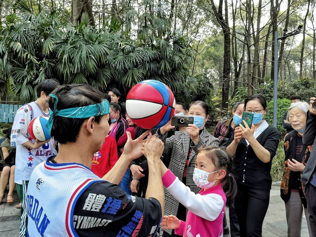 花重锦官迎大运，公园城市新生活！成都市人民公园喜迎市民游客踏青赏花