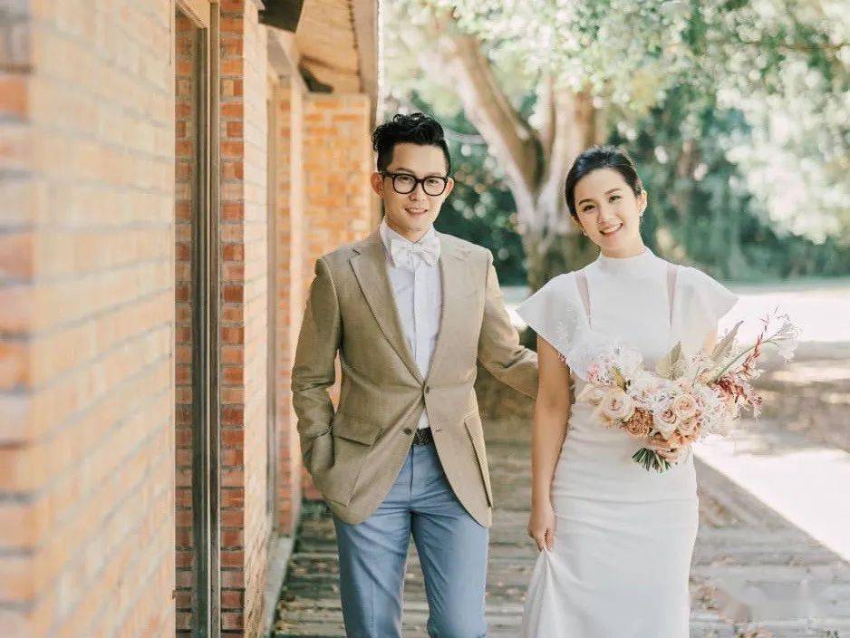 62岁徐乃麟豪宅设宴妻子罕见露面稳坐c位准洋儿媳妇身材出众