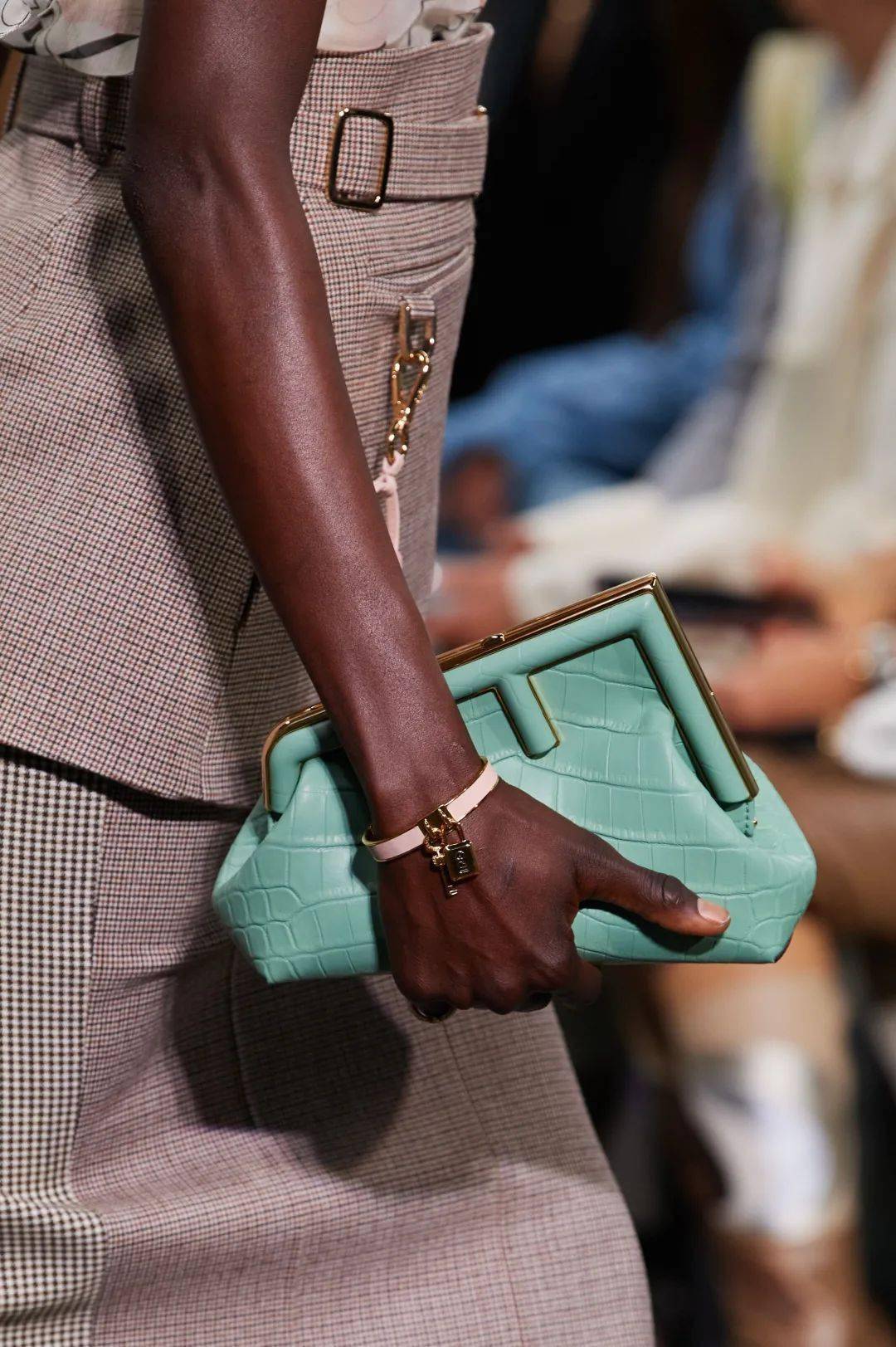 经典谁会是下一个爆火的“明星同款”？