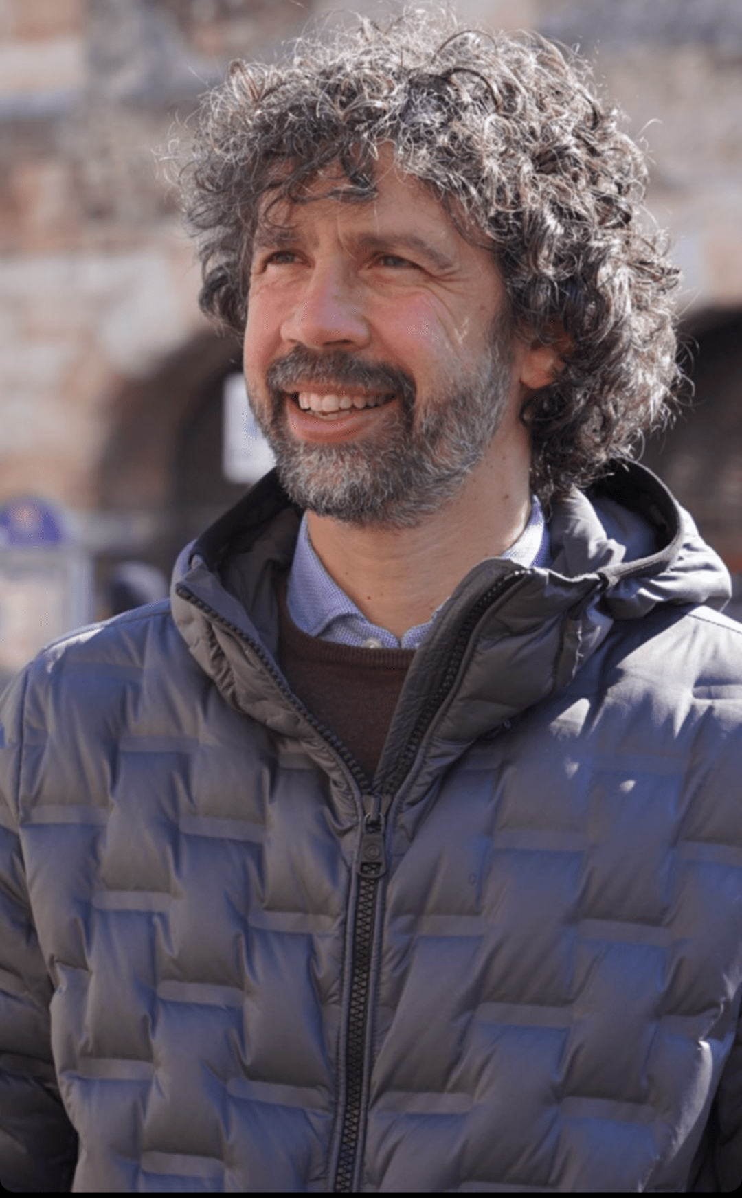 年近50岁的托马西重回公众视线他要竞选家乡城市市长