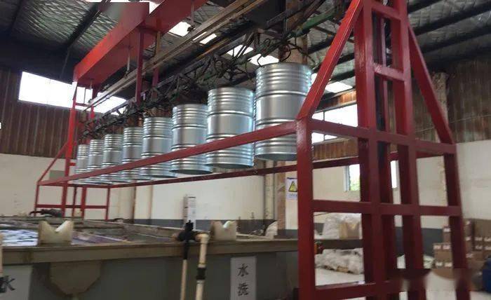 江苏某镀锌厂钢桶电镀工人违规作业!致4人昏迷,其中1人危重.