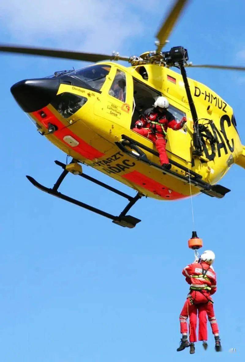 一架空客h145救援直升机夜间误降在木桩上_飞行员_德国_客舱