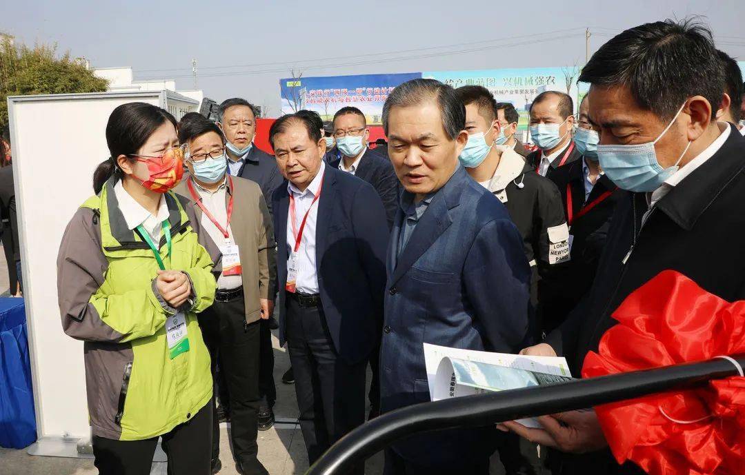 据介绍,此次活动主会场设在三山经济开发区峨桥镇,全国30多个省区市