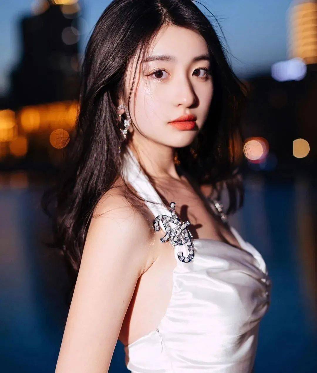 国产纯欲女神炸翻全网甜美长相御姐身材