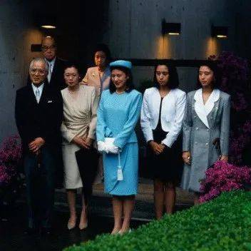 300米近探日本皇室成员的生活_明仁_公主_投资