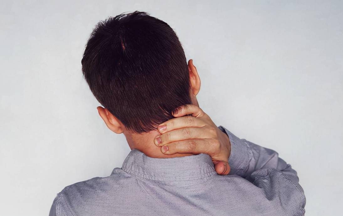 又疼又僵还冒凉风肩颈痛是个大问题分享一下我的祛痛妙招