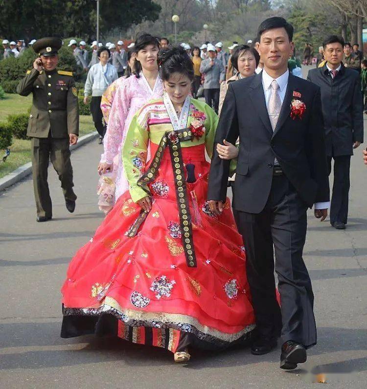 韩服 今天就让 朝鲜服 也拥有姓名 服饰 的设计 校服