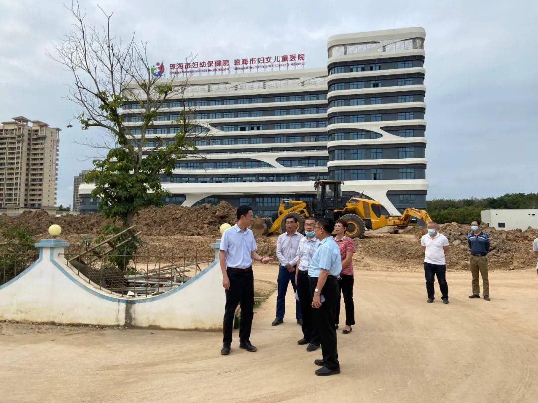 李熙副市长一行对新院区项目施工现场进行了实地走访,详细了解了项目